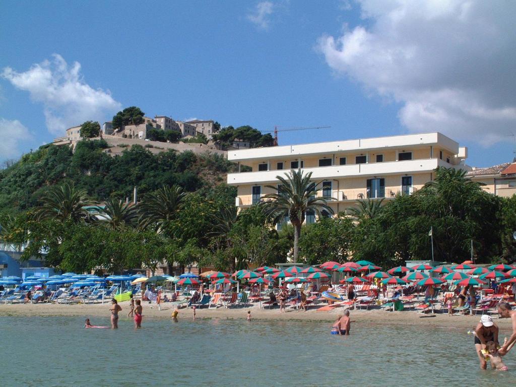 Capital Hotel 3*